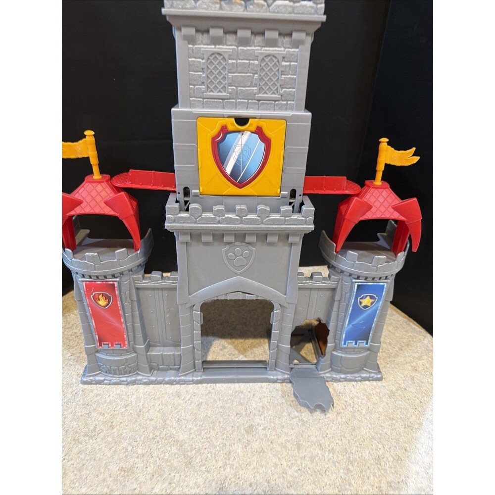 PAW Patrol Rescue Knights Castle HQ Playset + 6 Figures